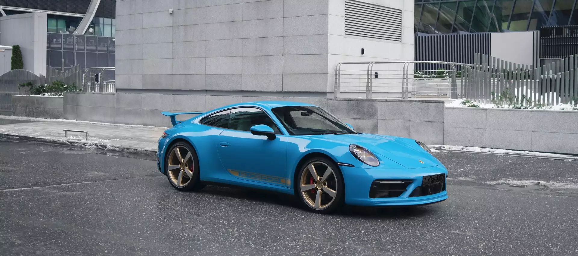 Аренда Porsche 911 Miami Blue в Москве