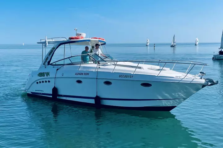 Аренда моторной яхты Chaparall 350 Signature