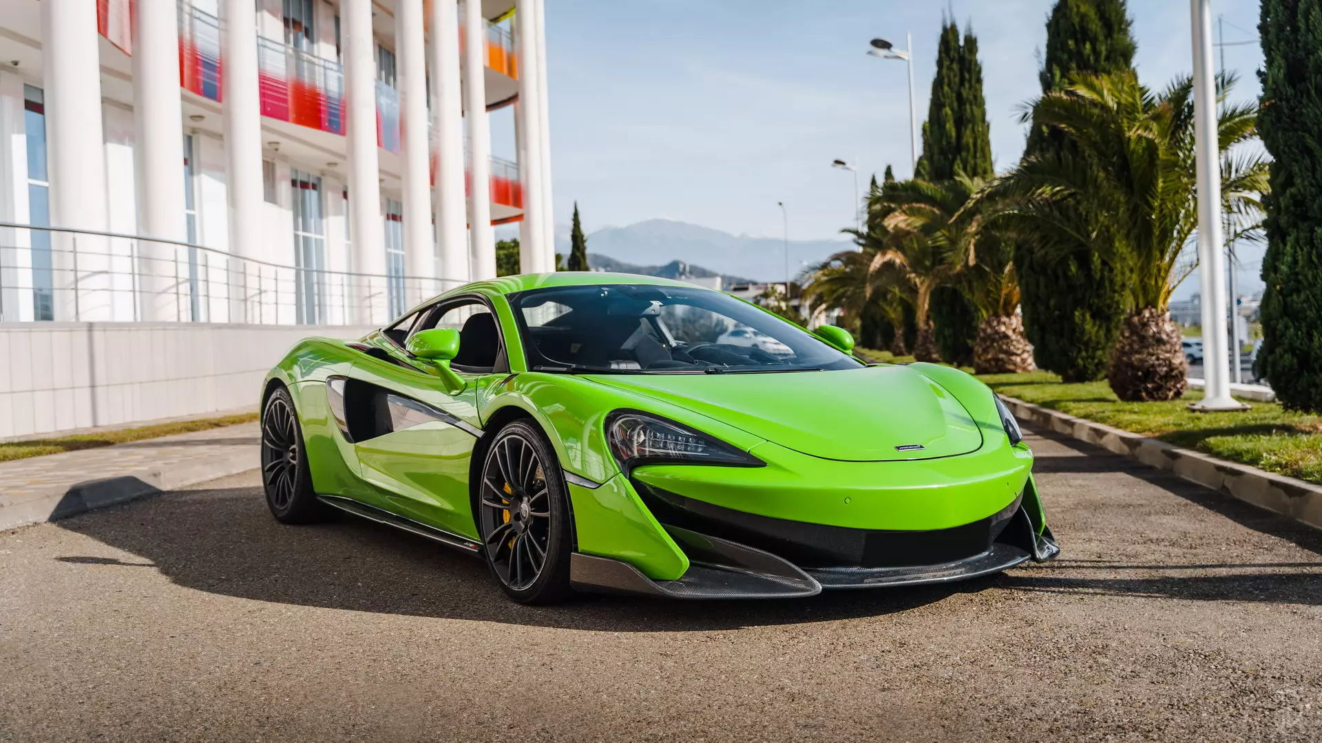 Аренда McLaren 570S в Сочи. Фото 1