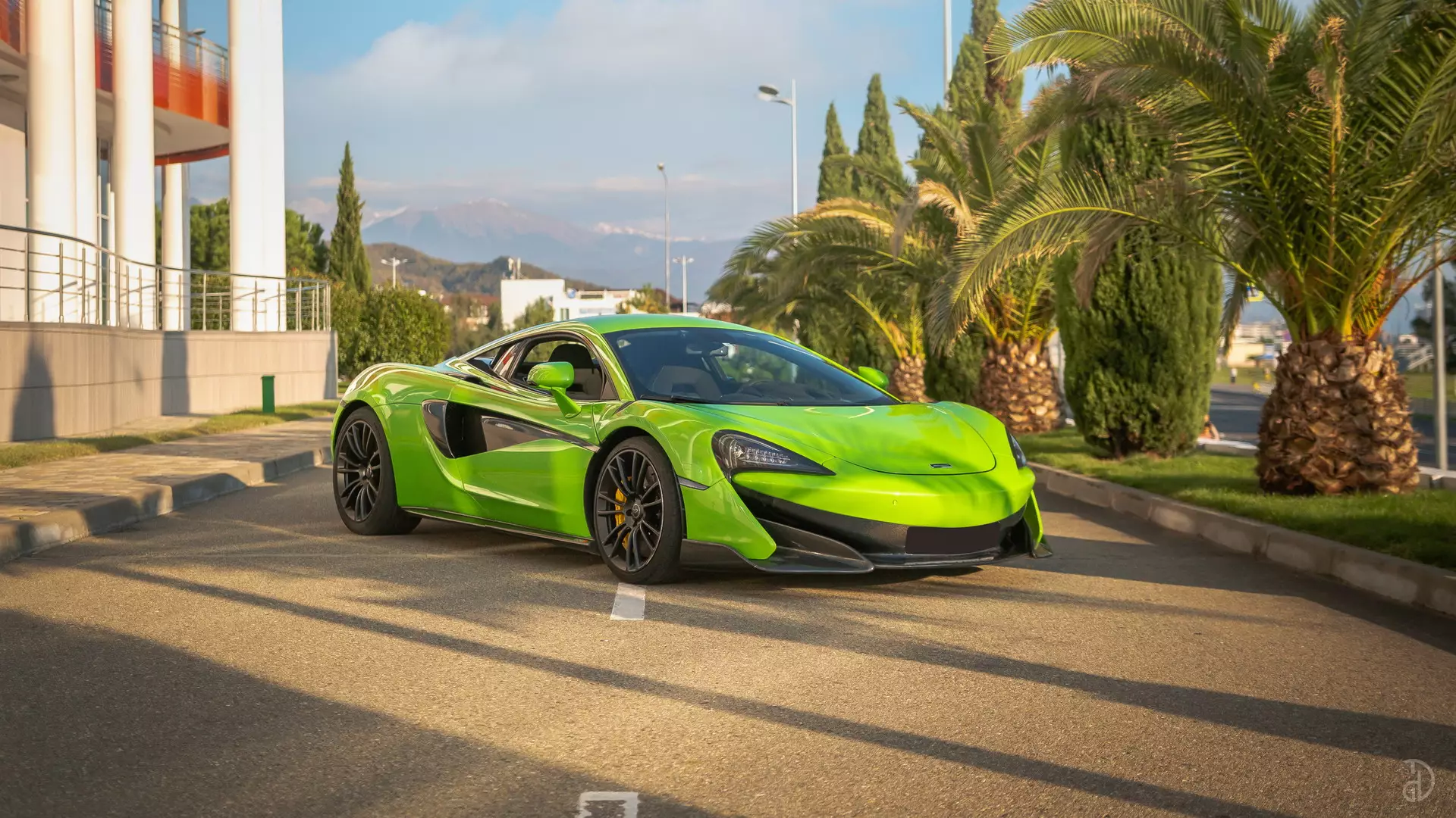 Аренда McLaren 570S в Санкт-Петербурге. Фото 1