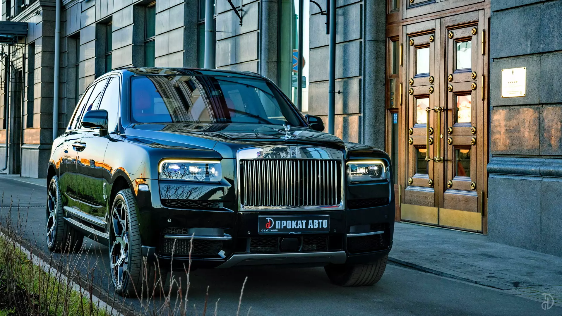 Аренда Rolls-Royce Cullinan в Санкт-Петербурге. Фото 24