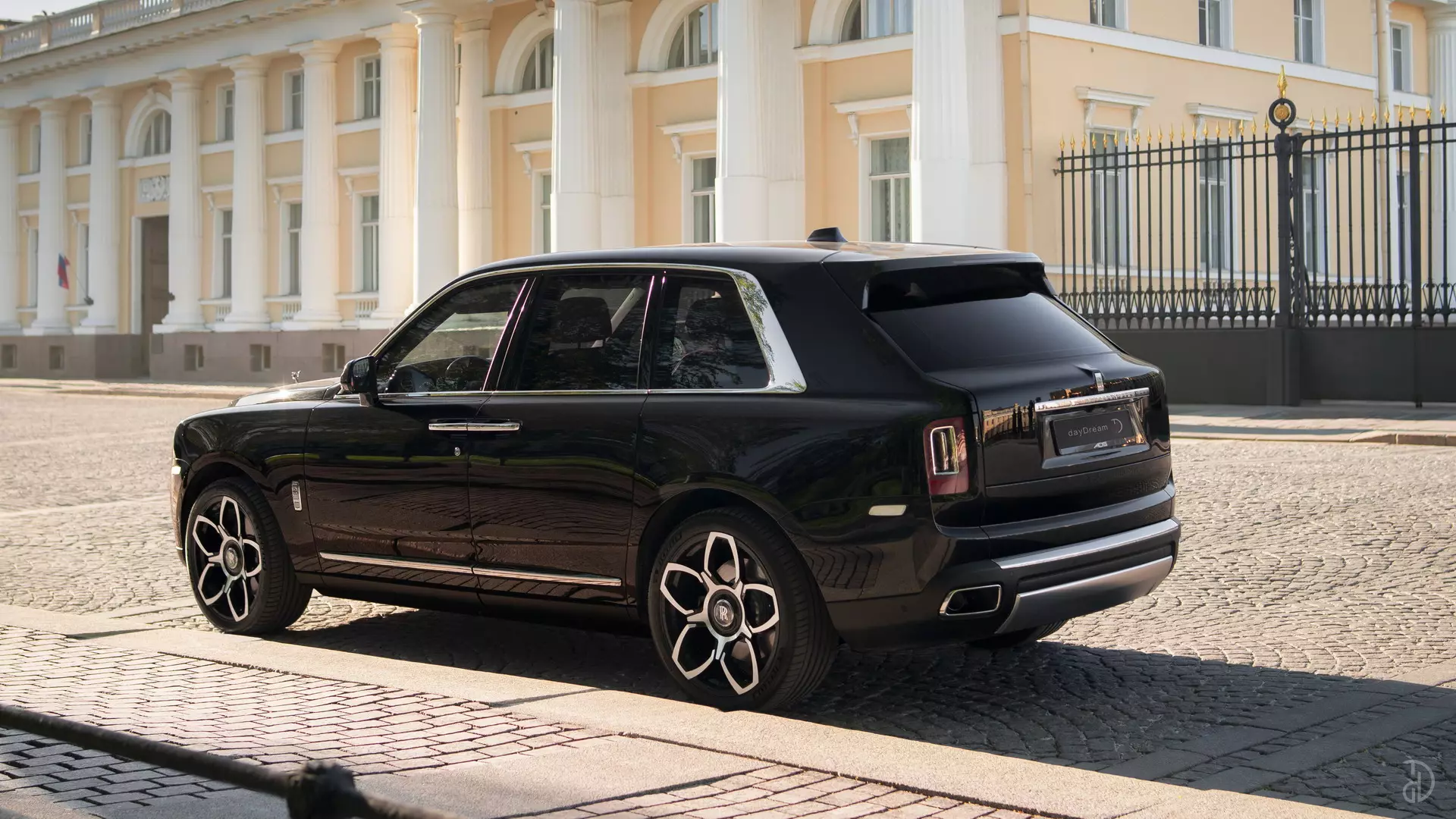 Аренда Rolls-Royce Cullinan в Москве. Фото 3