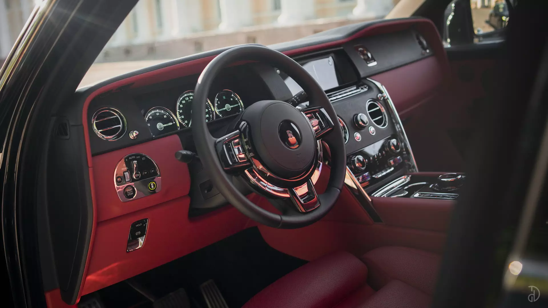 Аренда Rolls-Royce Cullinan в Москве. Фото 9