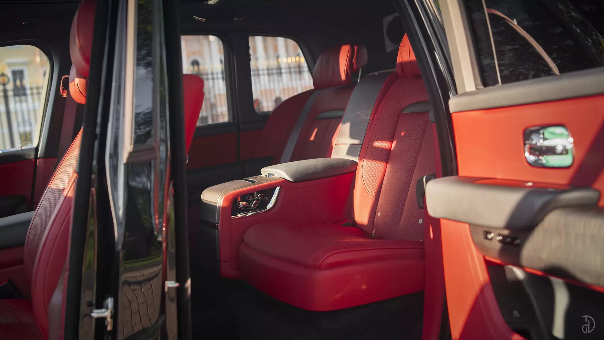Аренда Rolls-Royce Cullinan в Москве. Фото 10