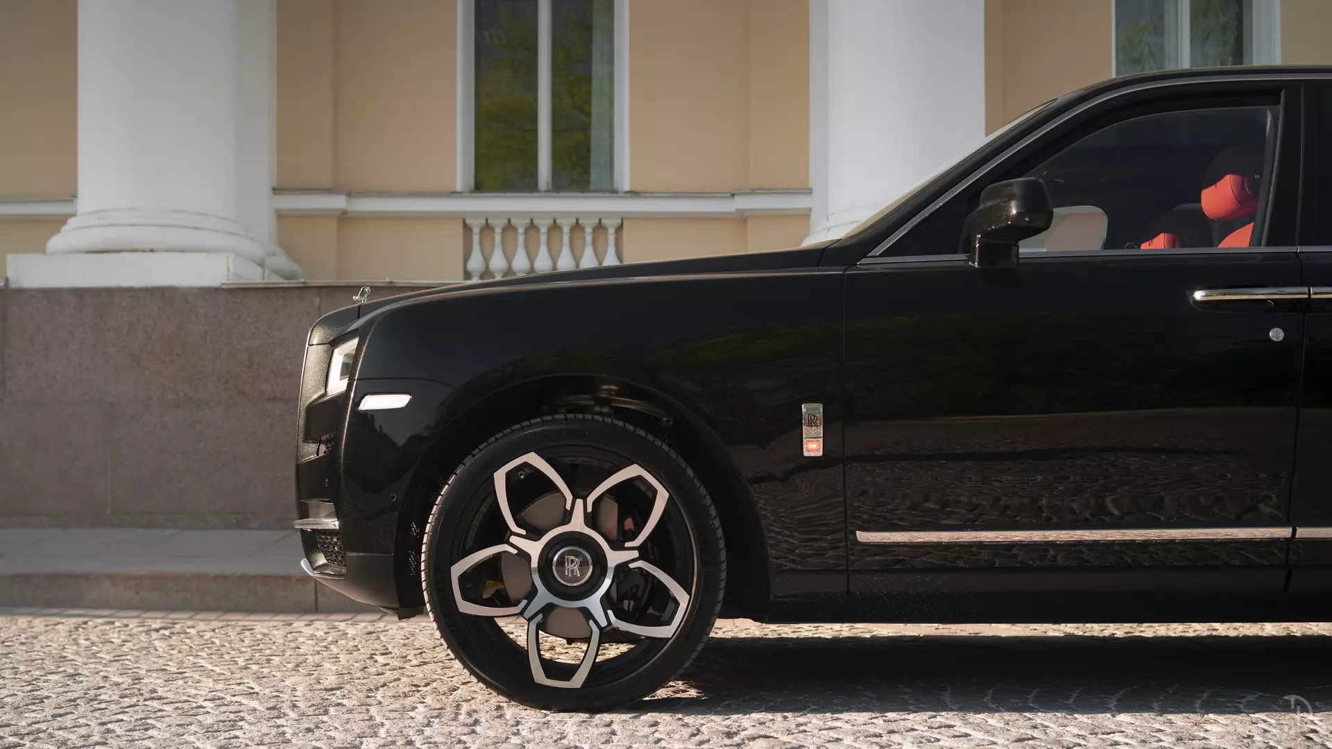 Аренда Rolls-Royce Cullinan в Москве. Фото 20