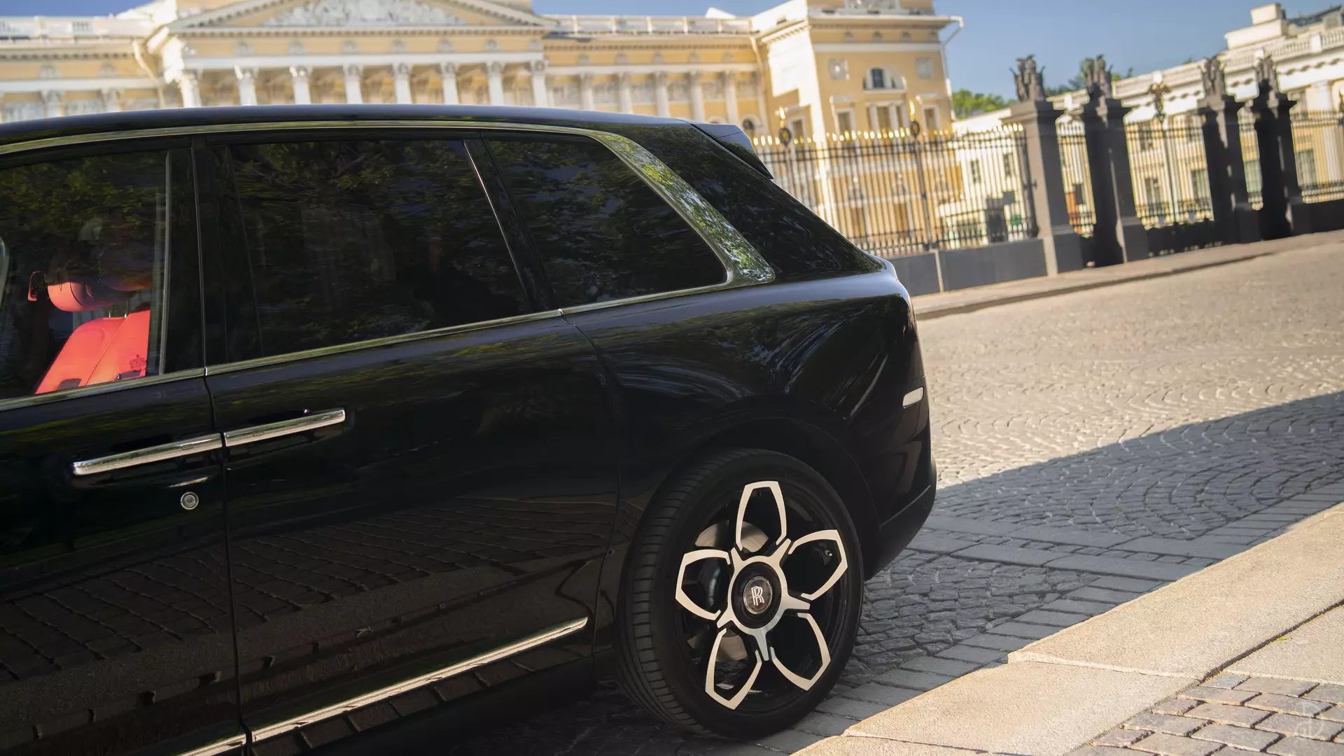 Аренда Rolls-Royce Cullinan в Москве. Фото 21