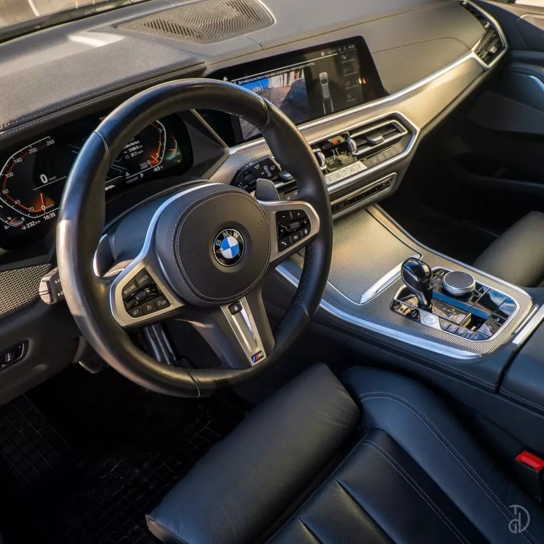 Аренда BMW X5 40i в Сочи. Прокат БМВ Х5 по выгодной цене в Сочах.