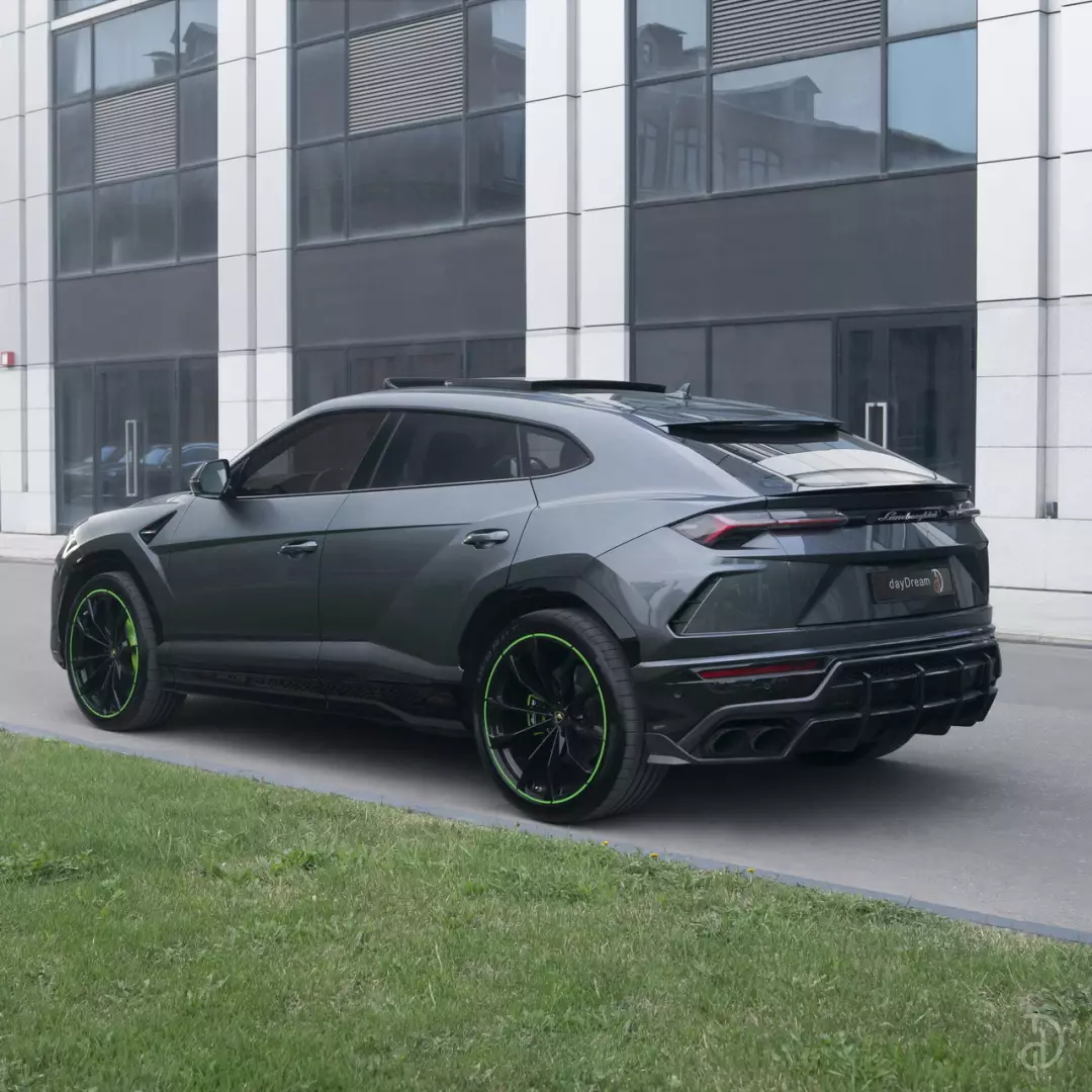 Аренда Lamborghini Urus New в Санкт-Петербурге. Прокат Ламборгини в СПб