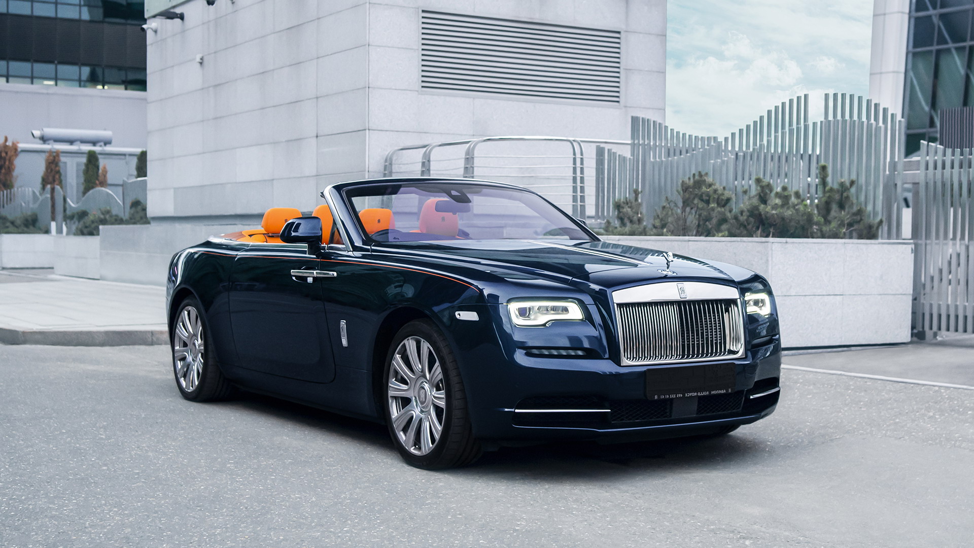 Аренда Rolls-Royce Dawn в Санкт-Петербурге