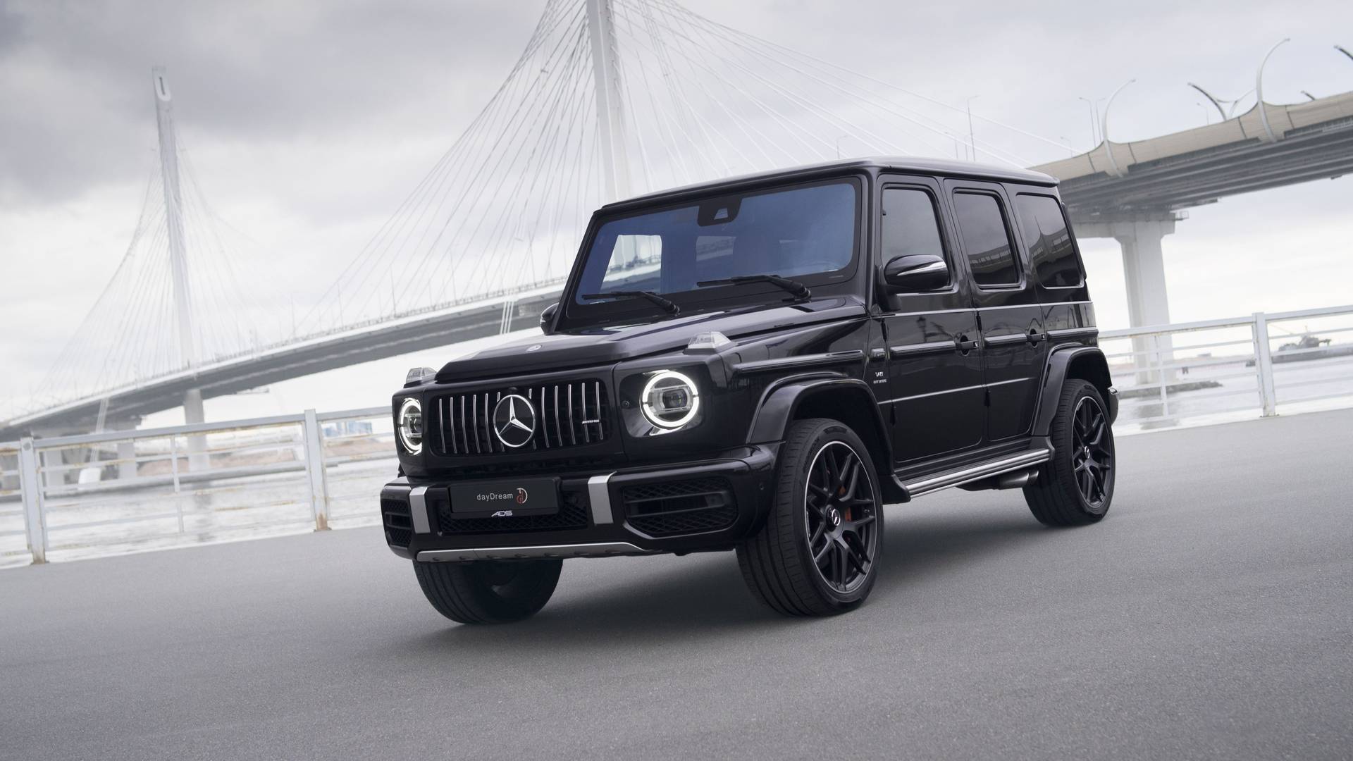 Аренда Гелендвагена Mercedes G 63 AMG (черный глянцевый) в Санкт-Петербурге