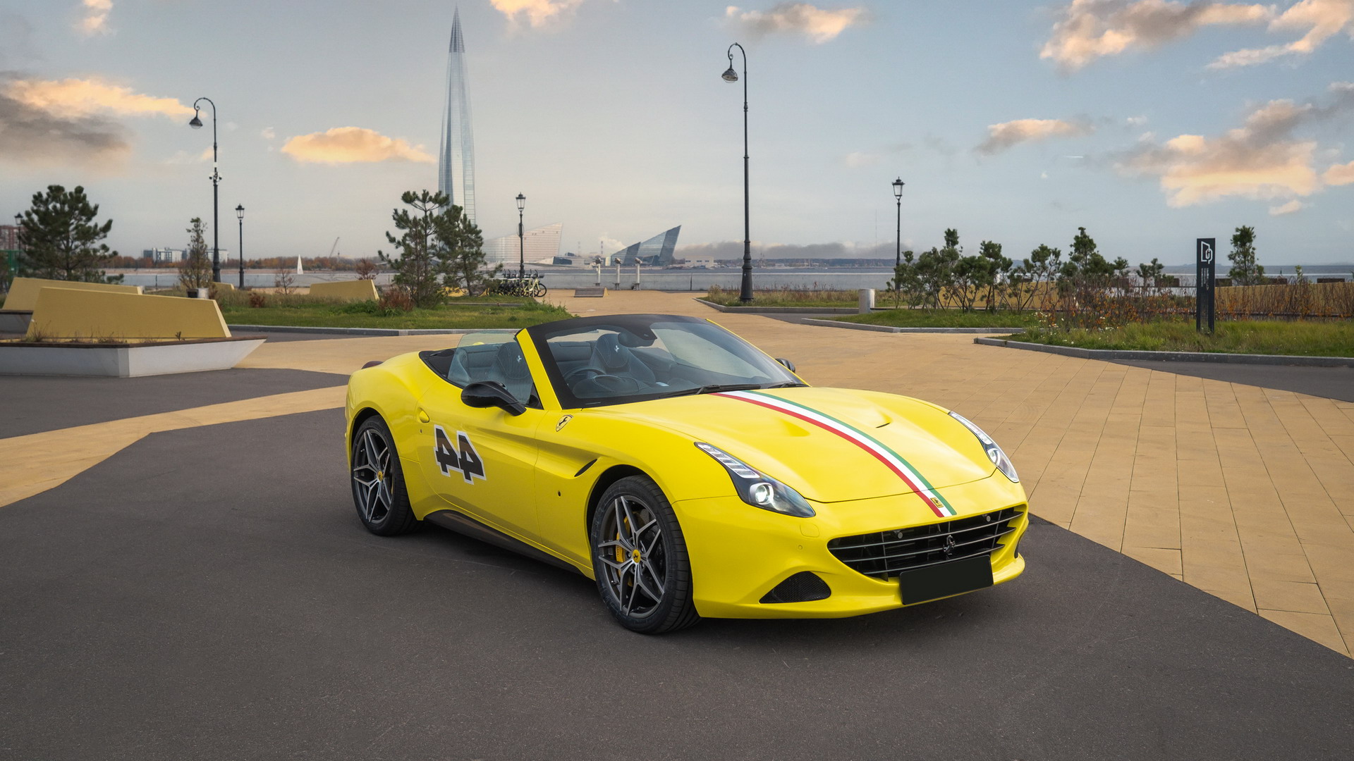 Аренда Ferrari California T Restyling в Санкт-Петербурге