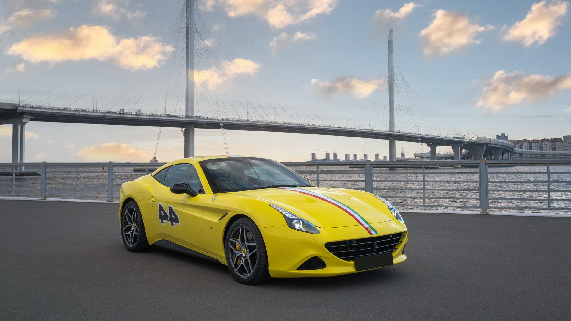 Аренда Ferrari California T Restyling в Москве